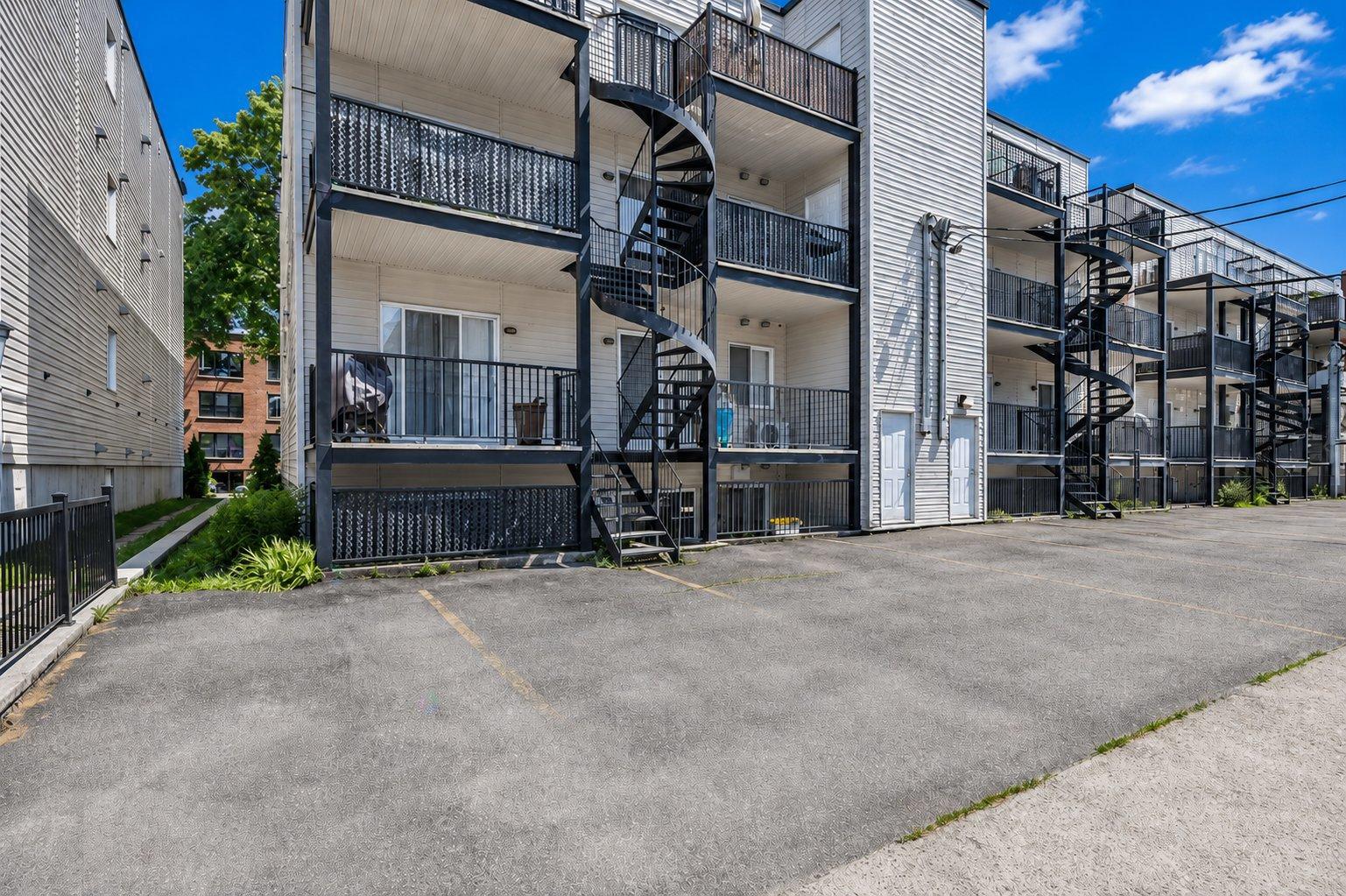 2570 Rue Sicard, #3 Property Photo 21