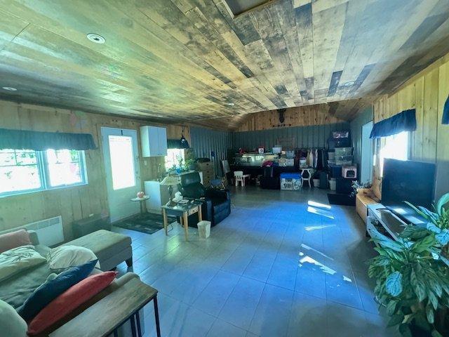 4203z Ch. Du Cordon Property Photo 6