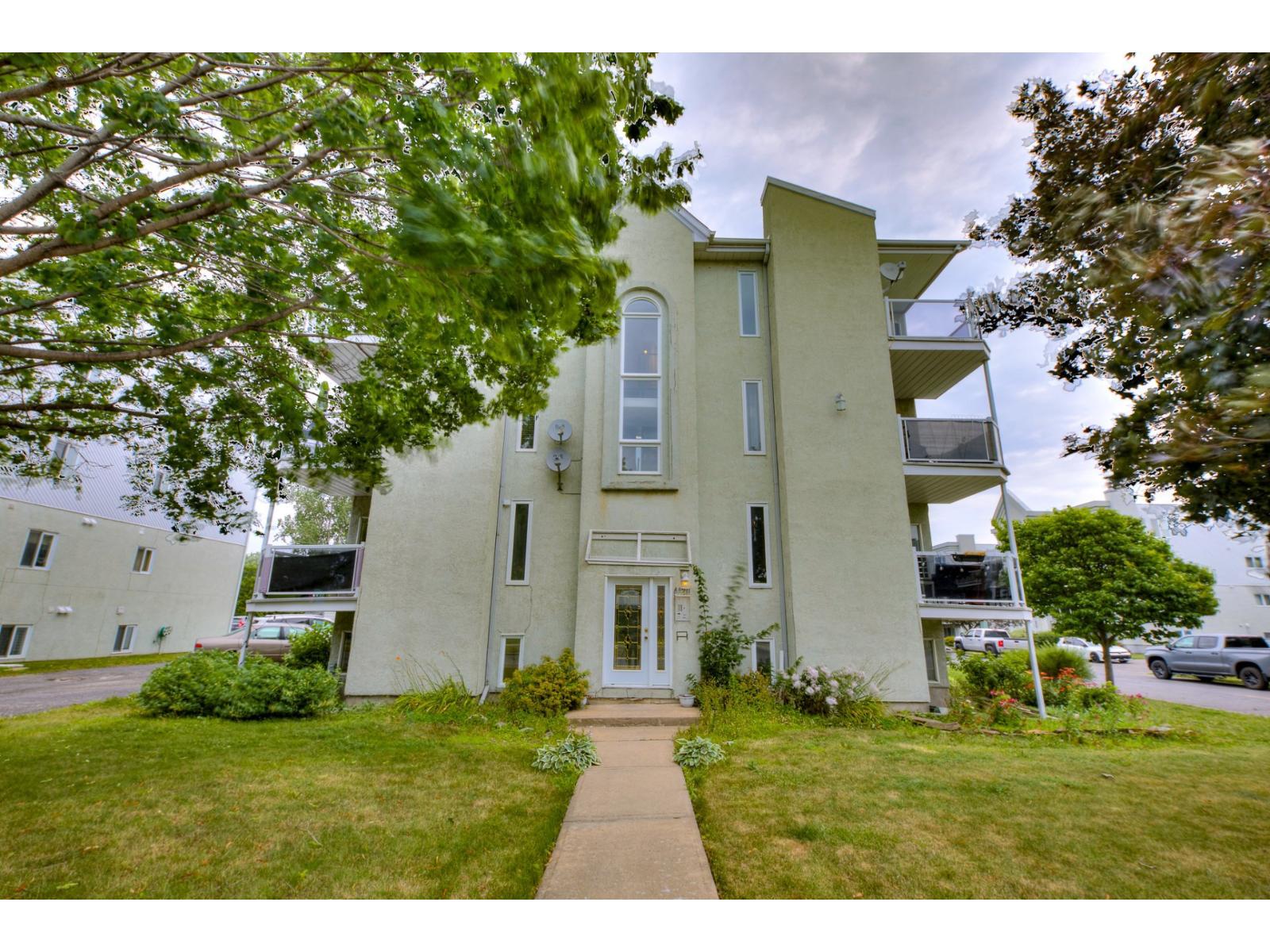 4420 Boul. St-Laurent, #108 Property Photo 1