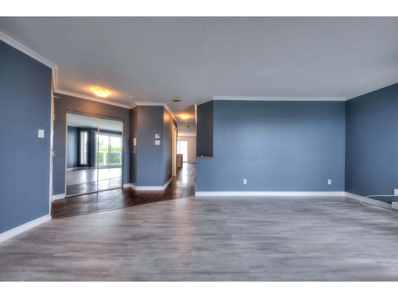 4420 Boul. St-laurent, #108 Property Photo 3