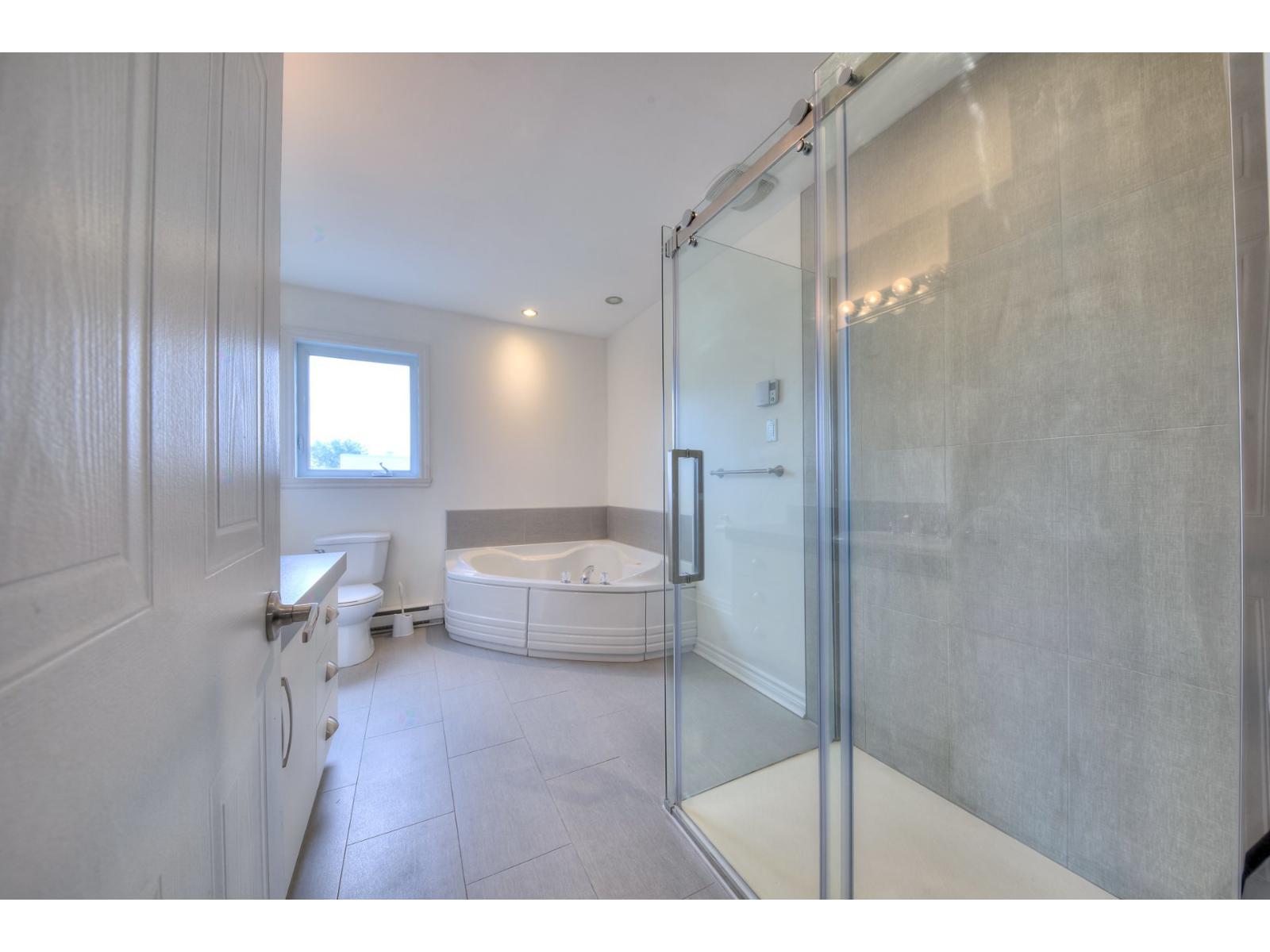 4420 Boul. St-laurent, #108 Property Photo 15