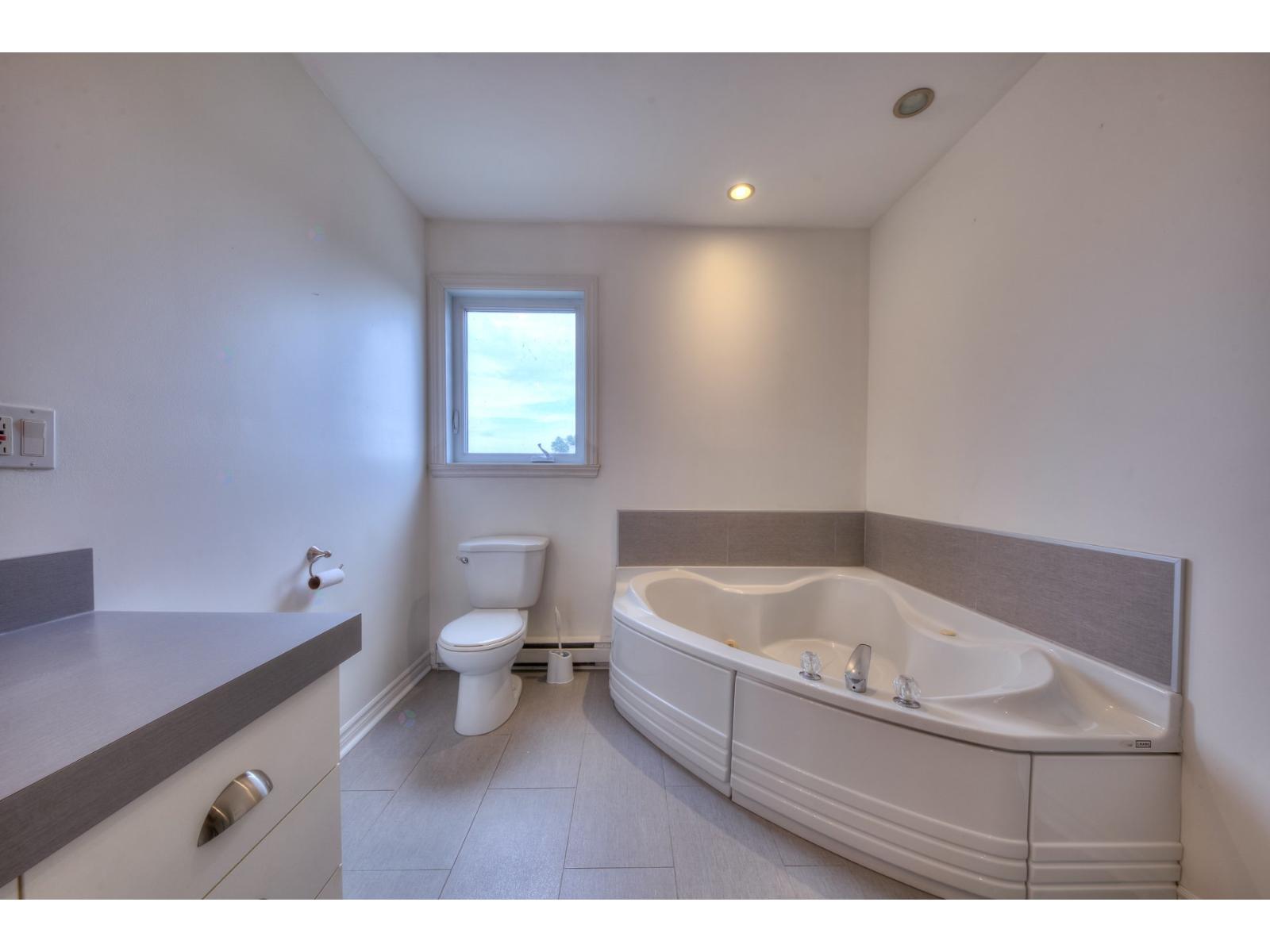 4420 Boul. St-laurent, #108 Property Photo 16