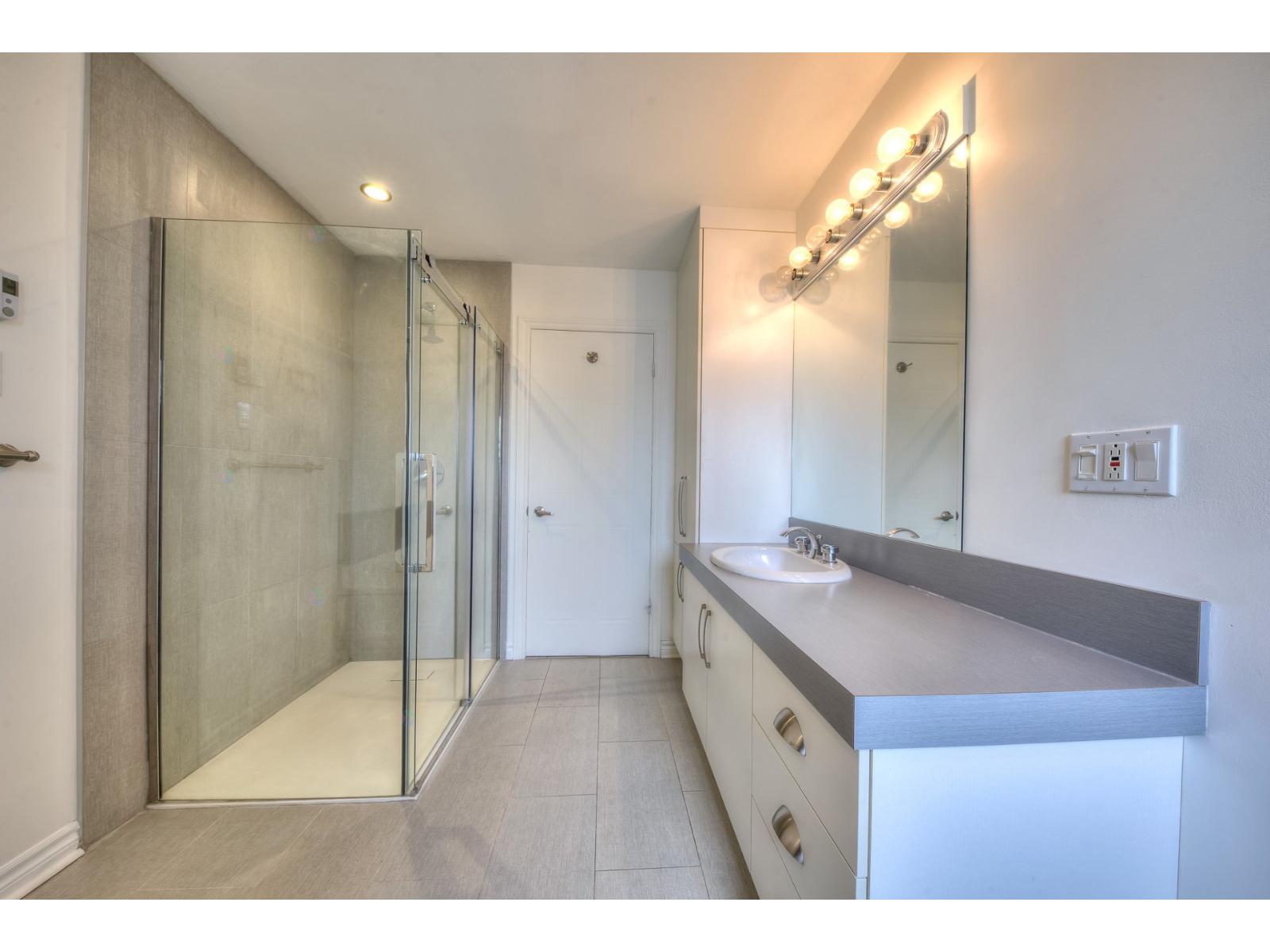 4420 Boul. St-laurent, #108 Property Photo 17
