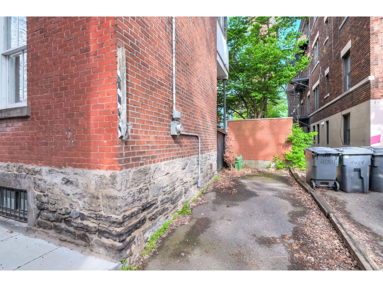 141 Av. Clandeboye Property Photo 32