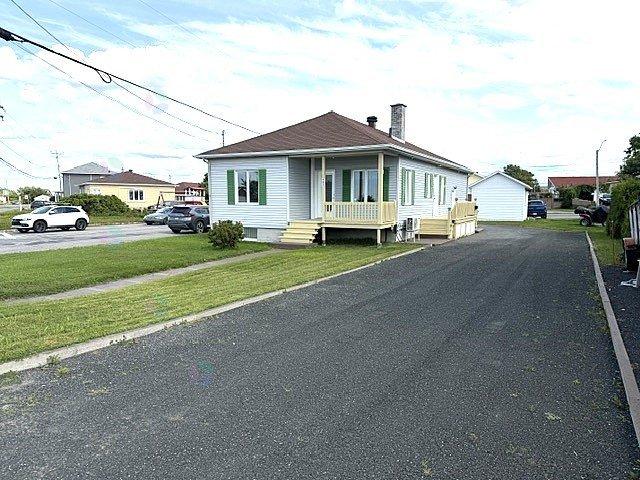 403 Av. D'amours Property Photo 1