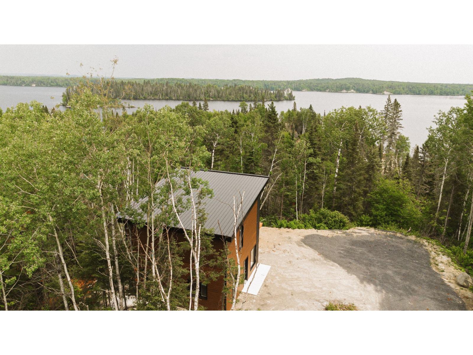 220 Ch. Du Réservoir Property Photo 1