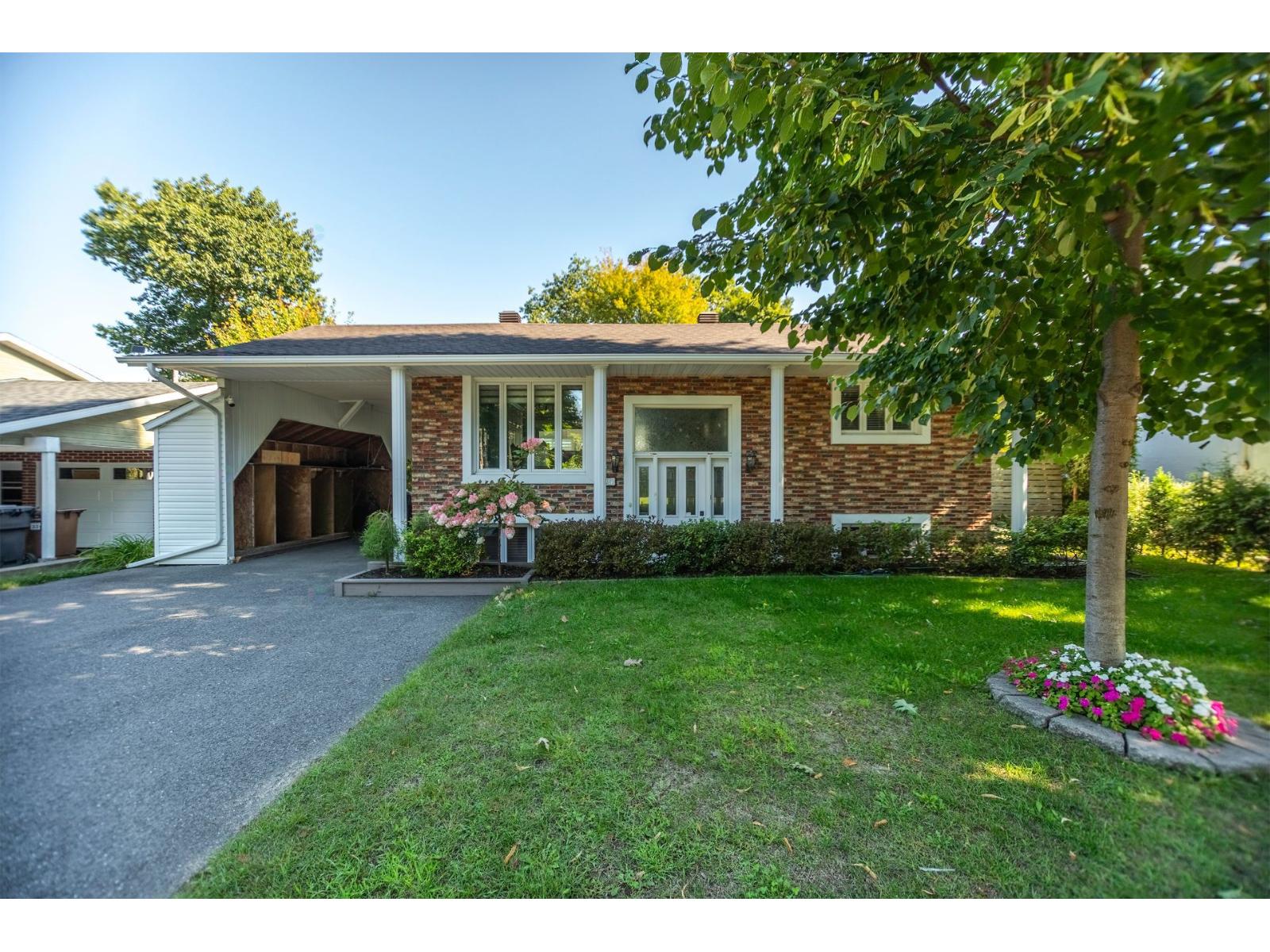 35 Rue Huard Property Photo 1