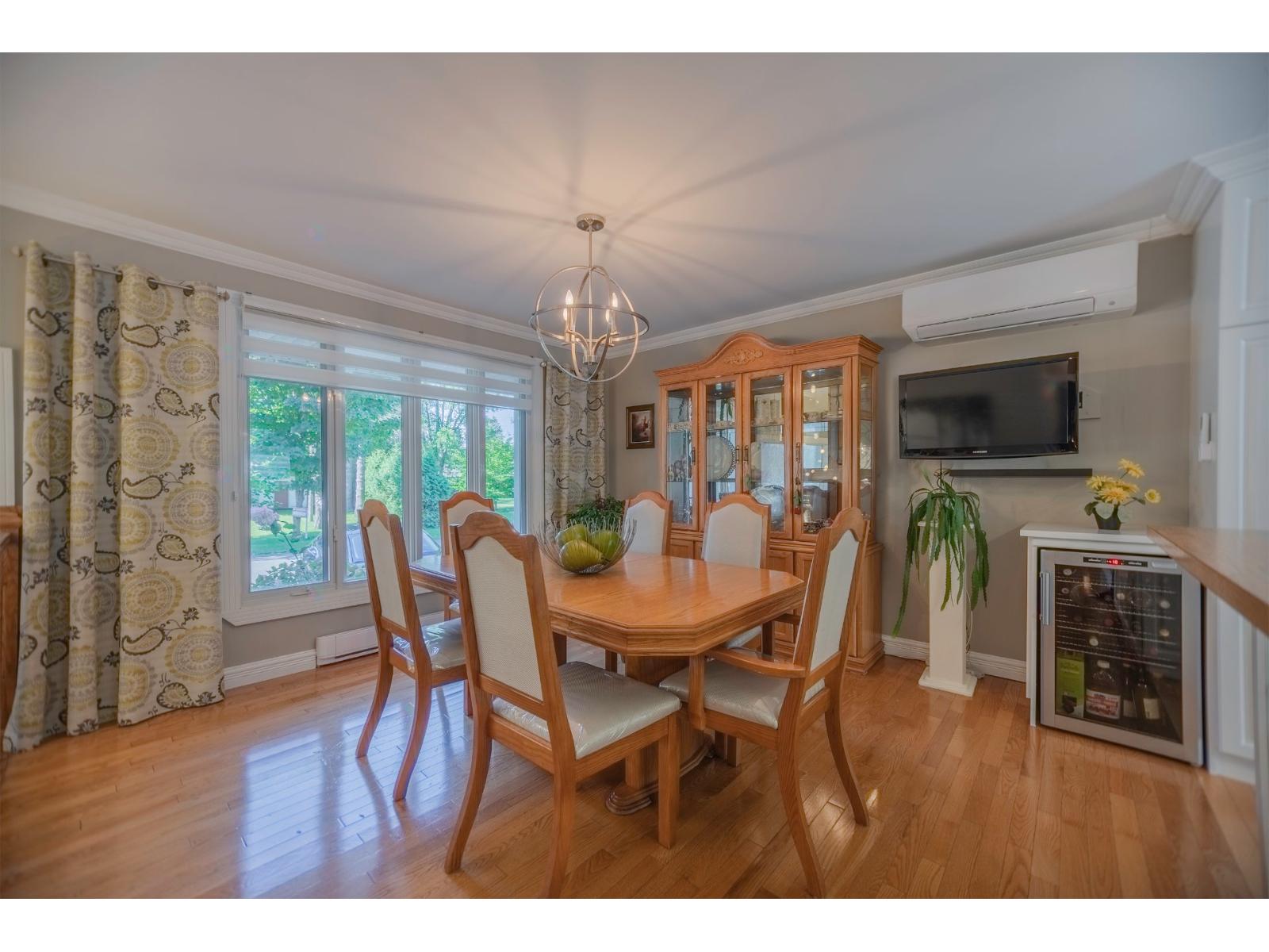 35 Rue Huard Property Photo 6