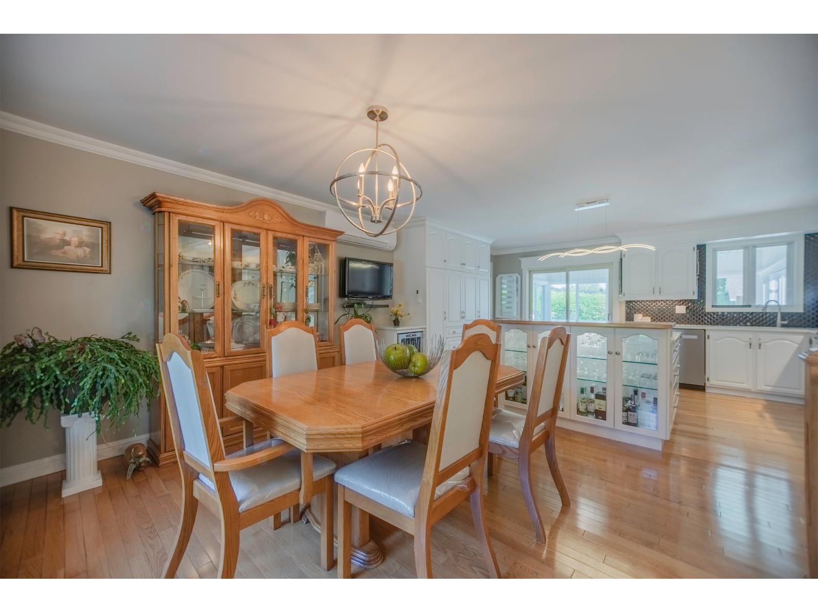 35 Rue Huard Property Photo 7