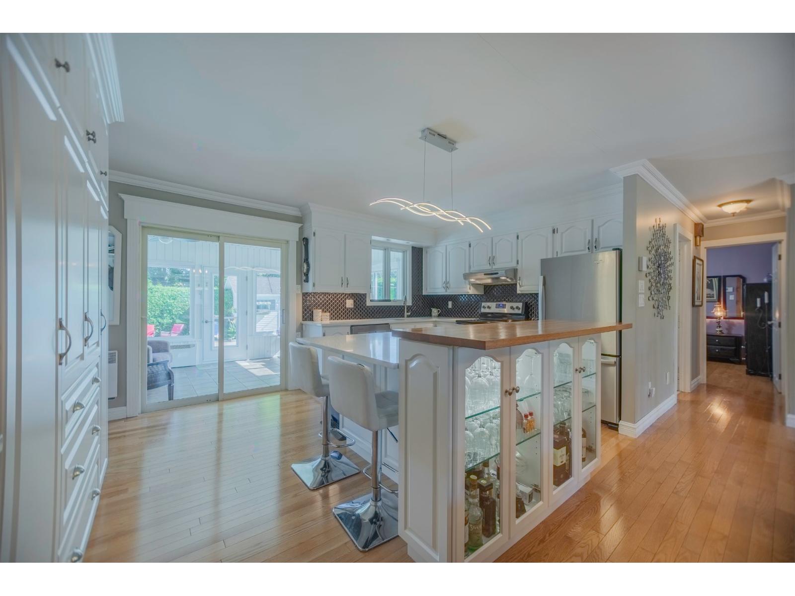35 Rue Huard Property Photo 10