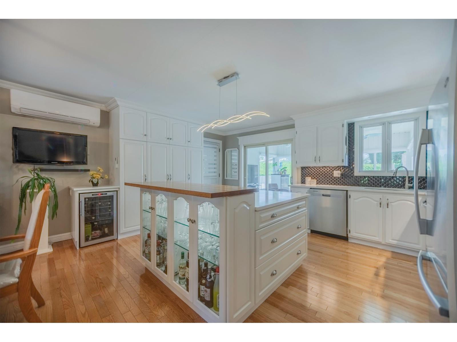 35 Rue Huard Property Photo 11