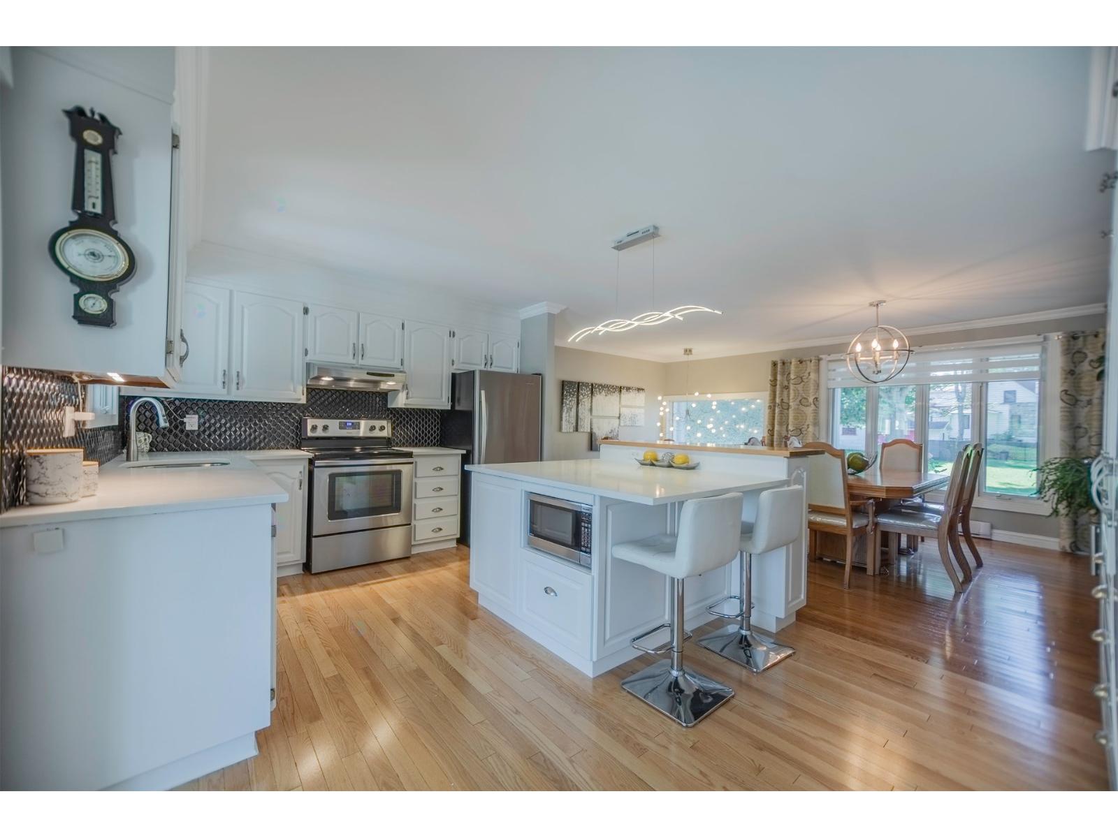 35 Rue Huard Property Photo 12