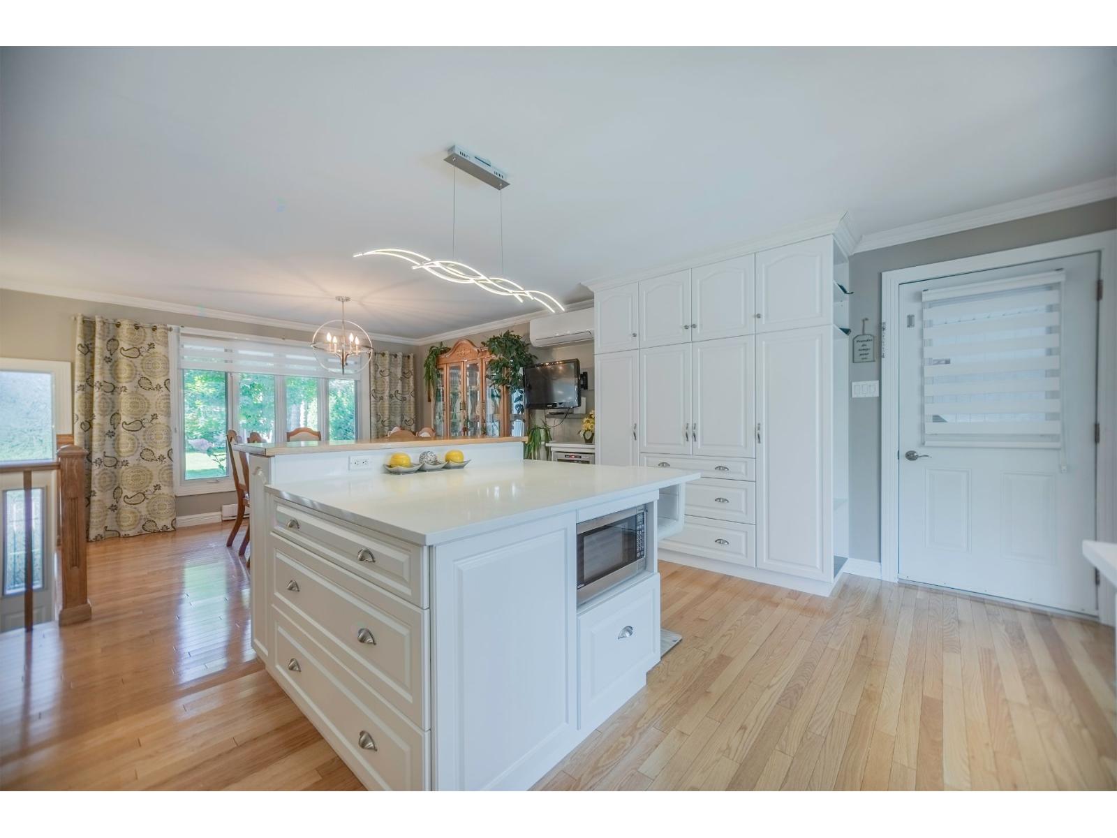 35 Rue Huard Property Photo 13