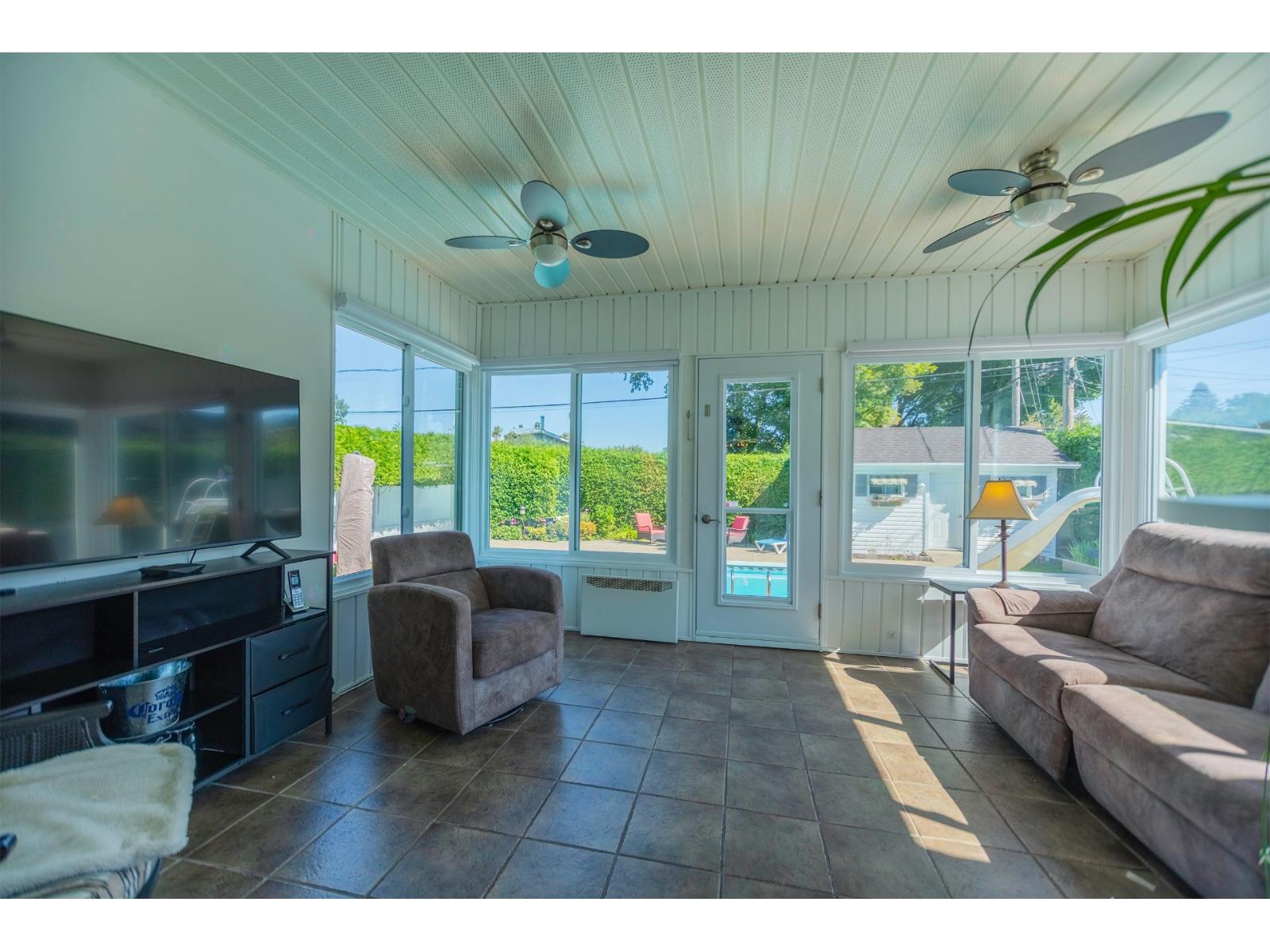 35 Rue Huard Property Photo 14
