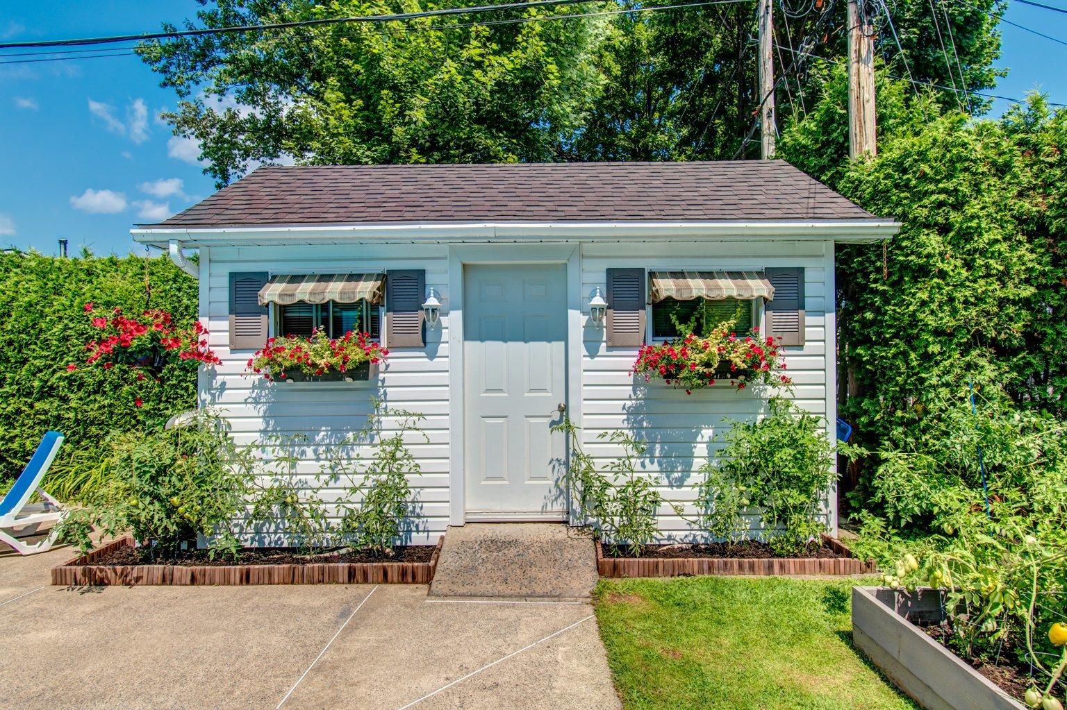 35 Rue Huard Property Photo 38
