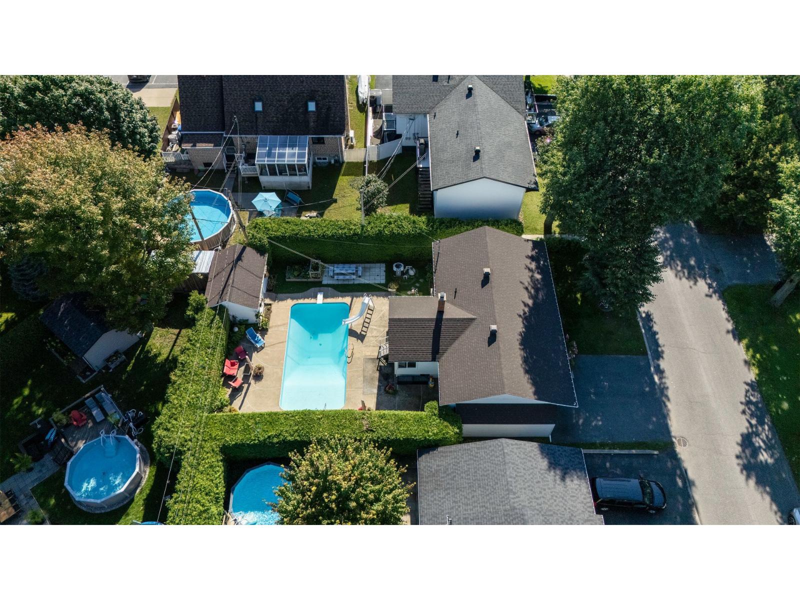 35 Rue Huard Property Photo 45