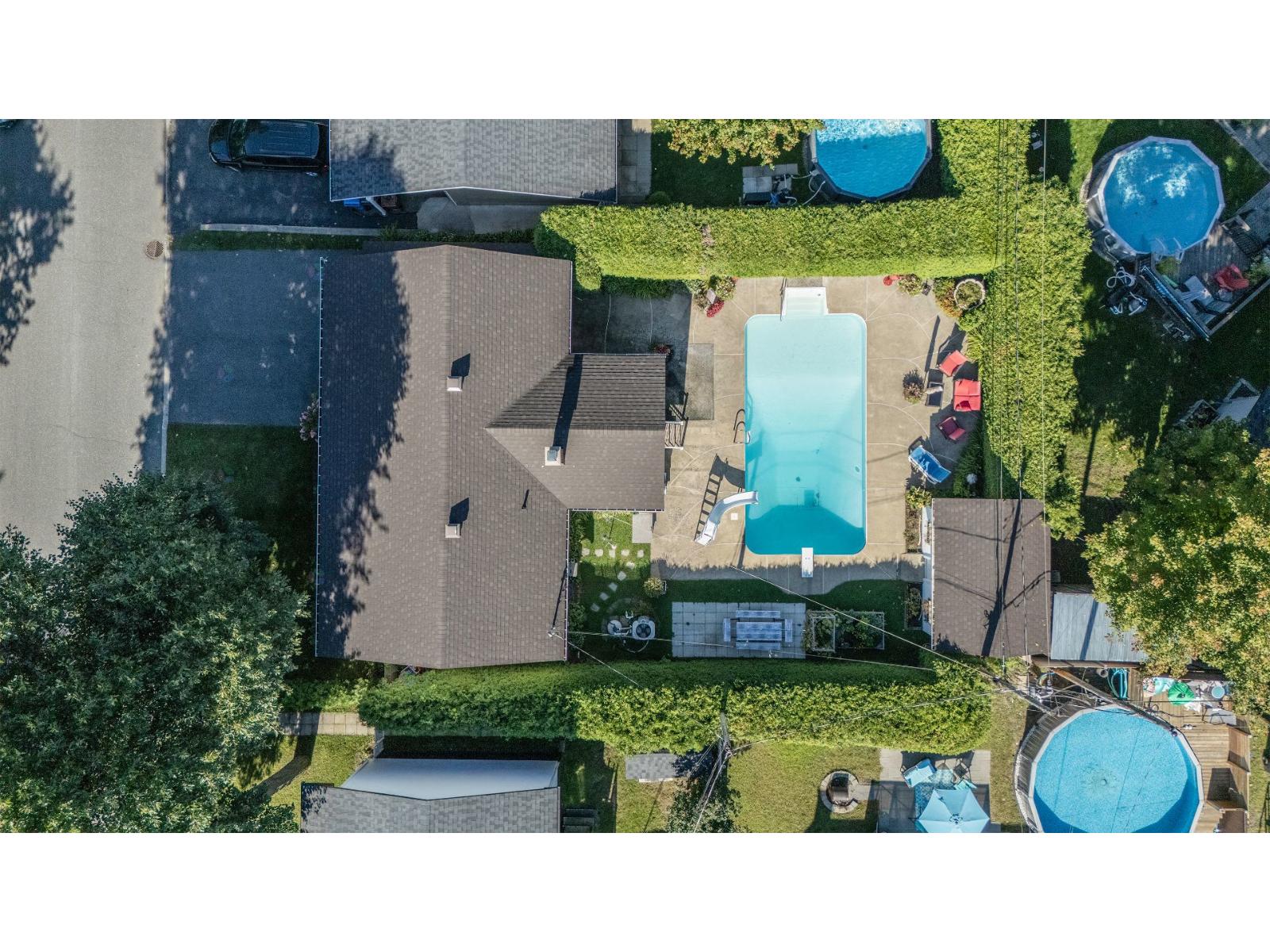 35 Rue Huard Property Photo 47