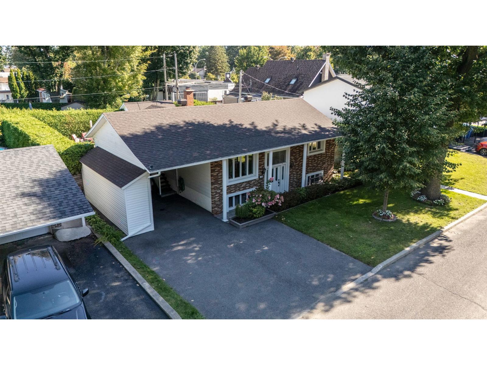35 Rue Huard Property Photo 49