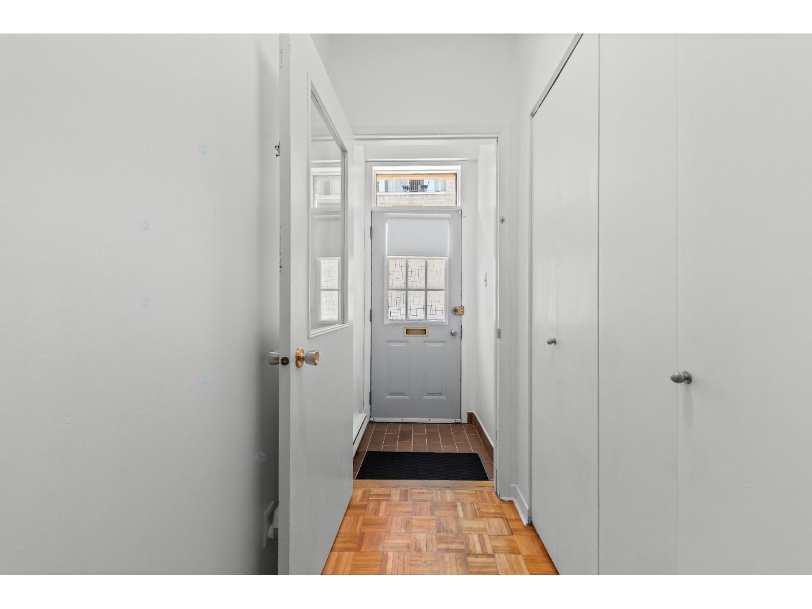 3763-3765 Av. Coloniale Property Photo 2