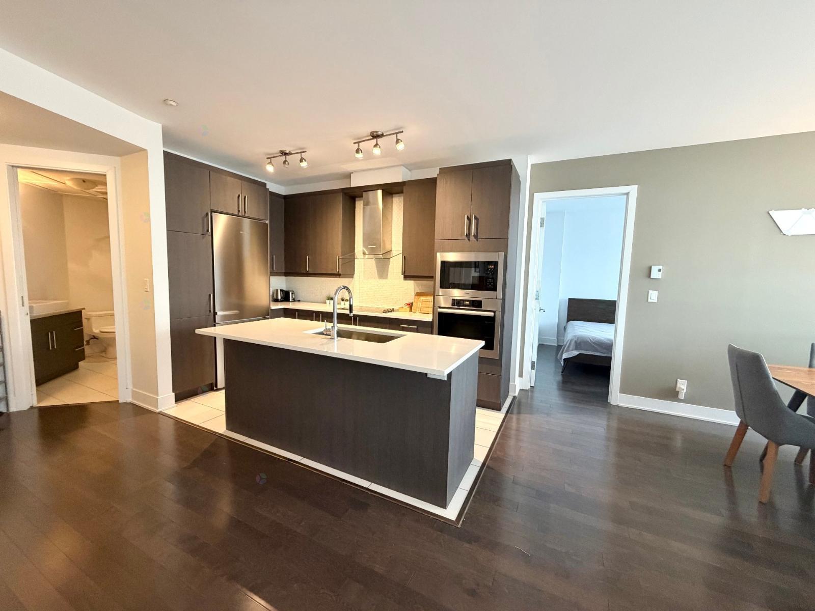 1225 Boul. Robert-bourassa, #1107 Property Photo 2