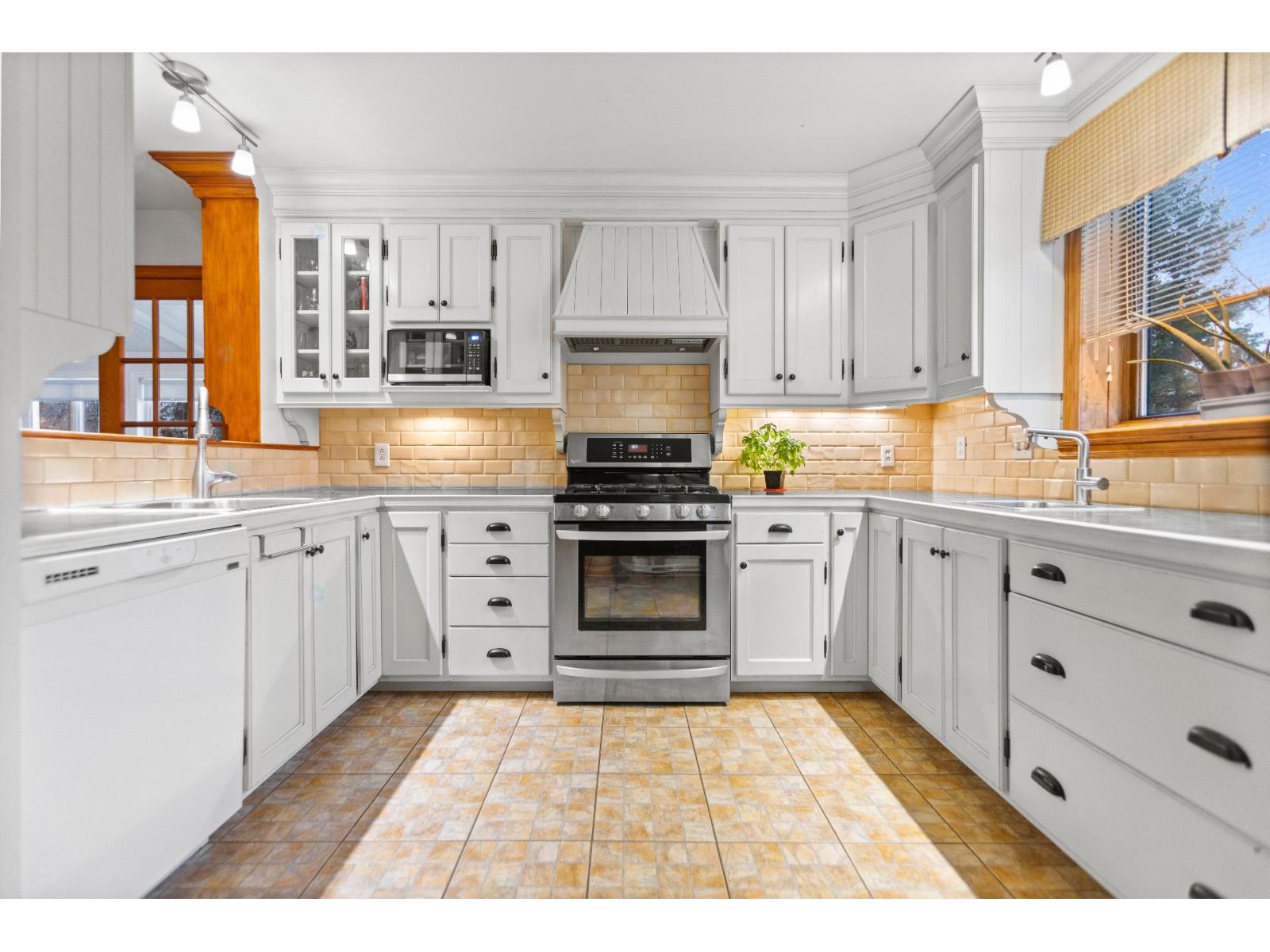 1227 Mtée St-robert Property Photo 15
