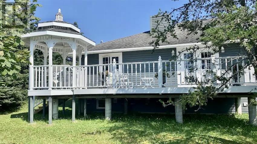 33 Colonial Avenue Property Photo 5
