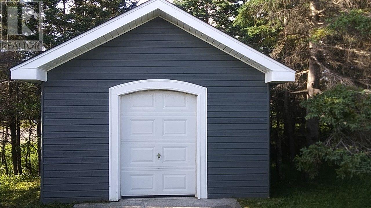 33 Colonial Avenue Property Photo 6