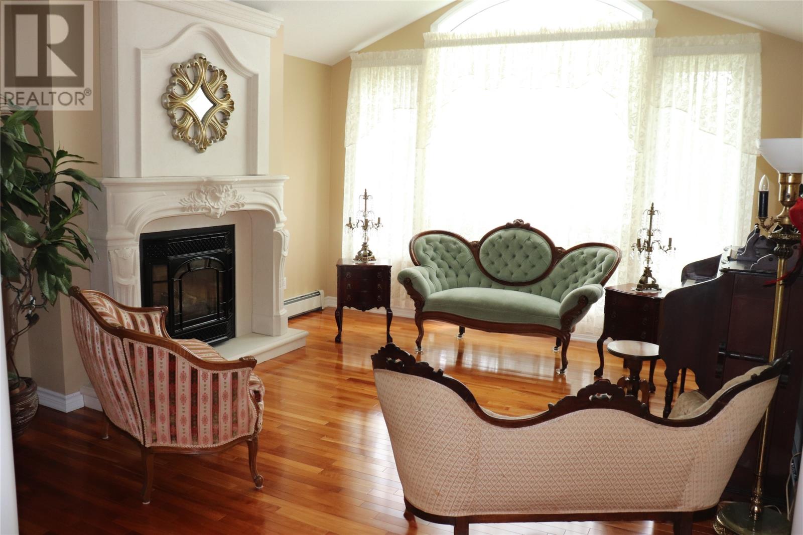 33 Colonial Avenue Property Photo 8
