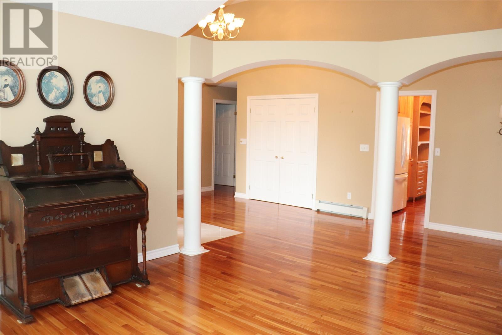 33 Colonial Avenue Property Photo 11