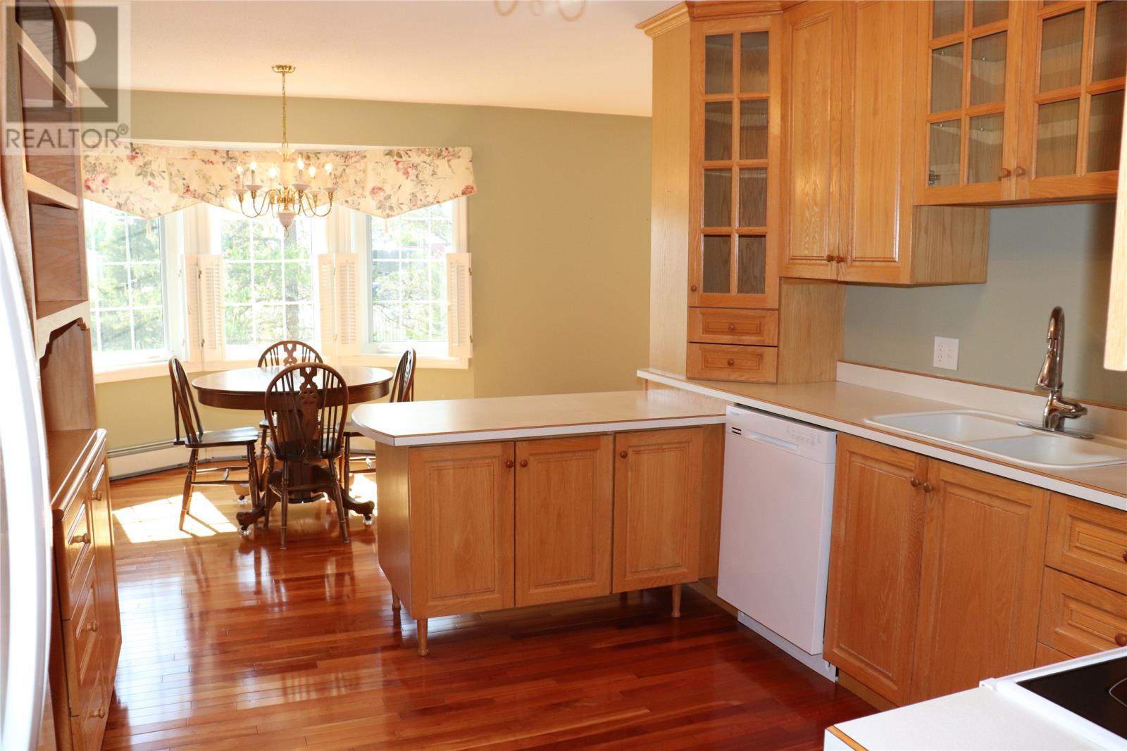 33 Colonial Avenue Property Photo 14