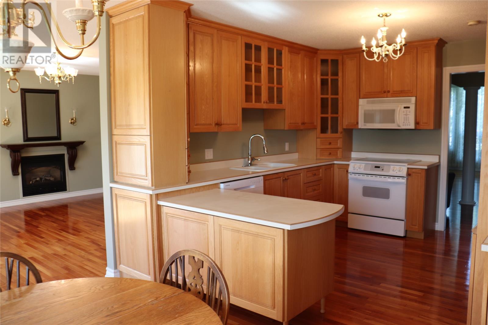 33 Colonial Avenue Property Photo 15