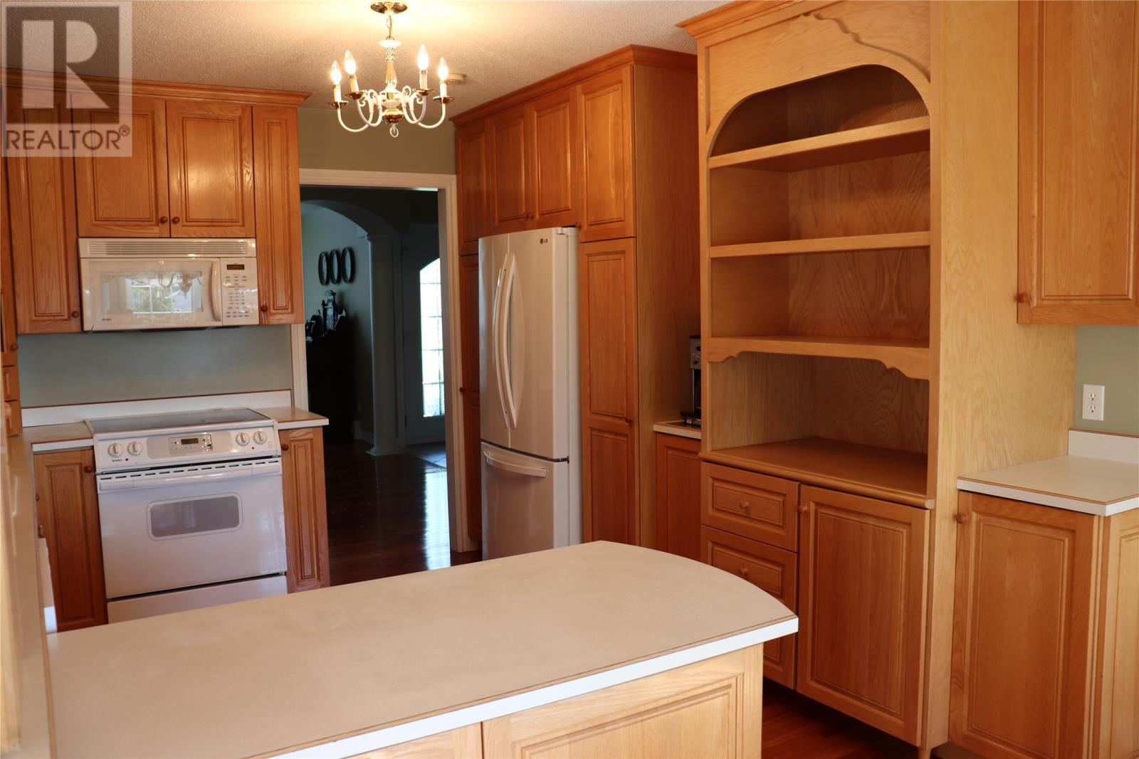 33 Colonial Avenue Property Photo 16
