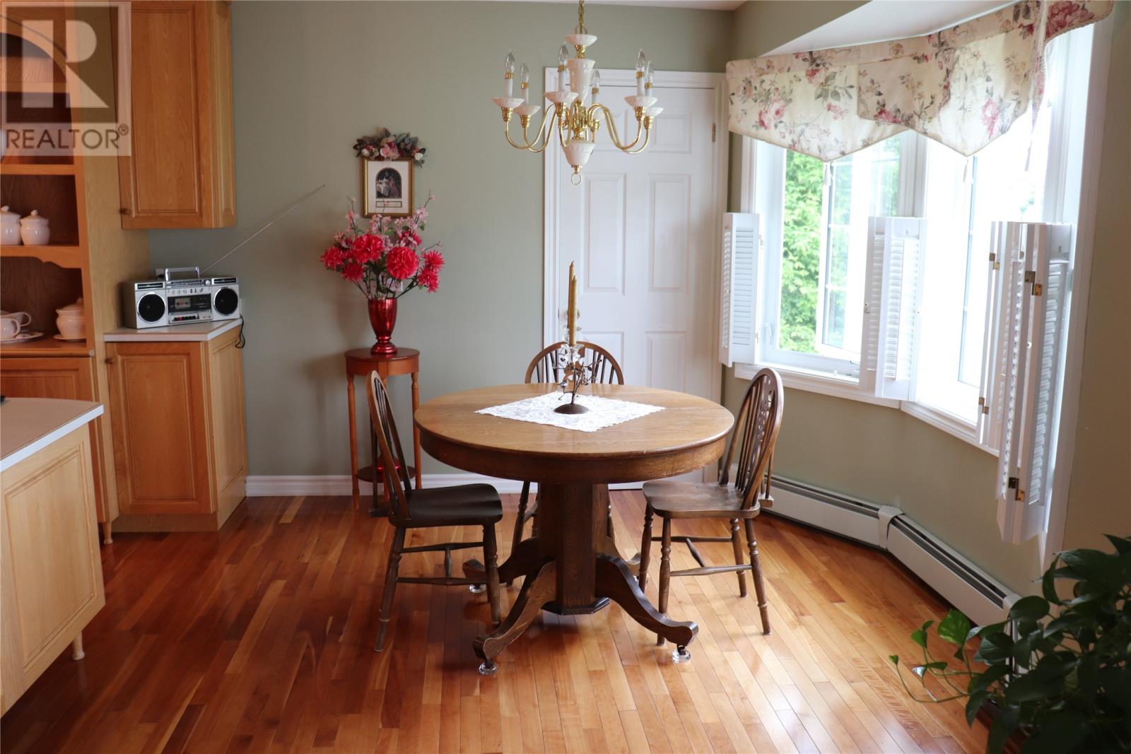 33 Colonial Avenue Property Photo 17