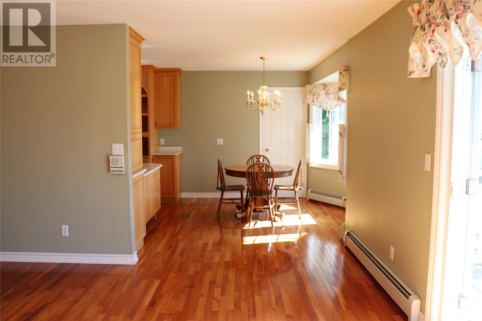 33 Colonial Avenue Property Photo 17