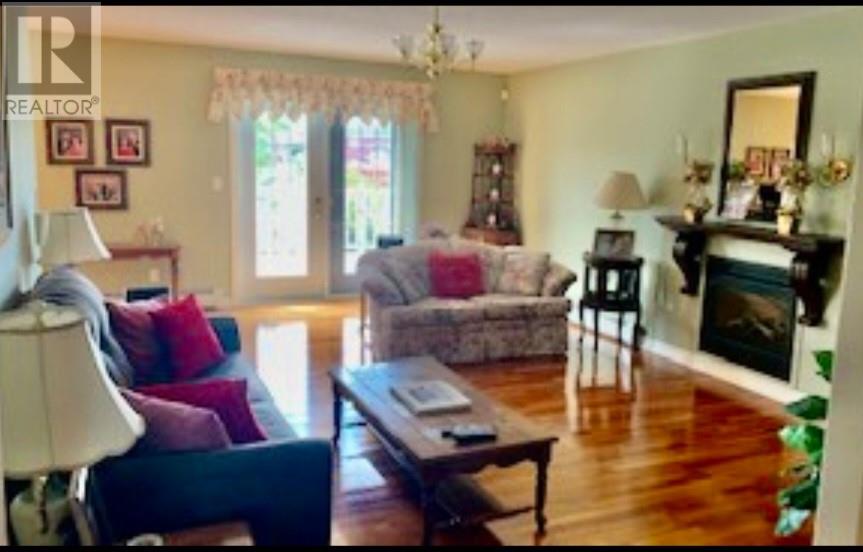 33 Colonial Avenue Property Photo 18