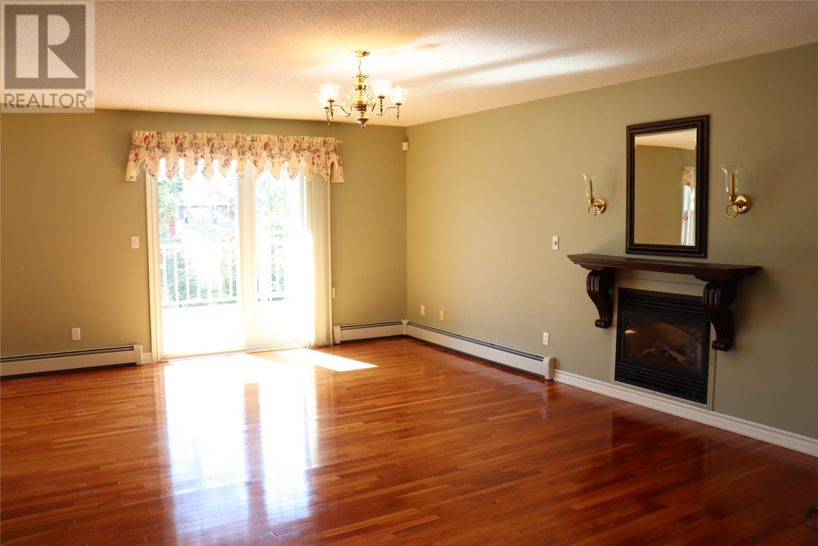33 Colonial Avenue Property Photo 18