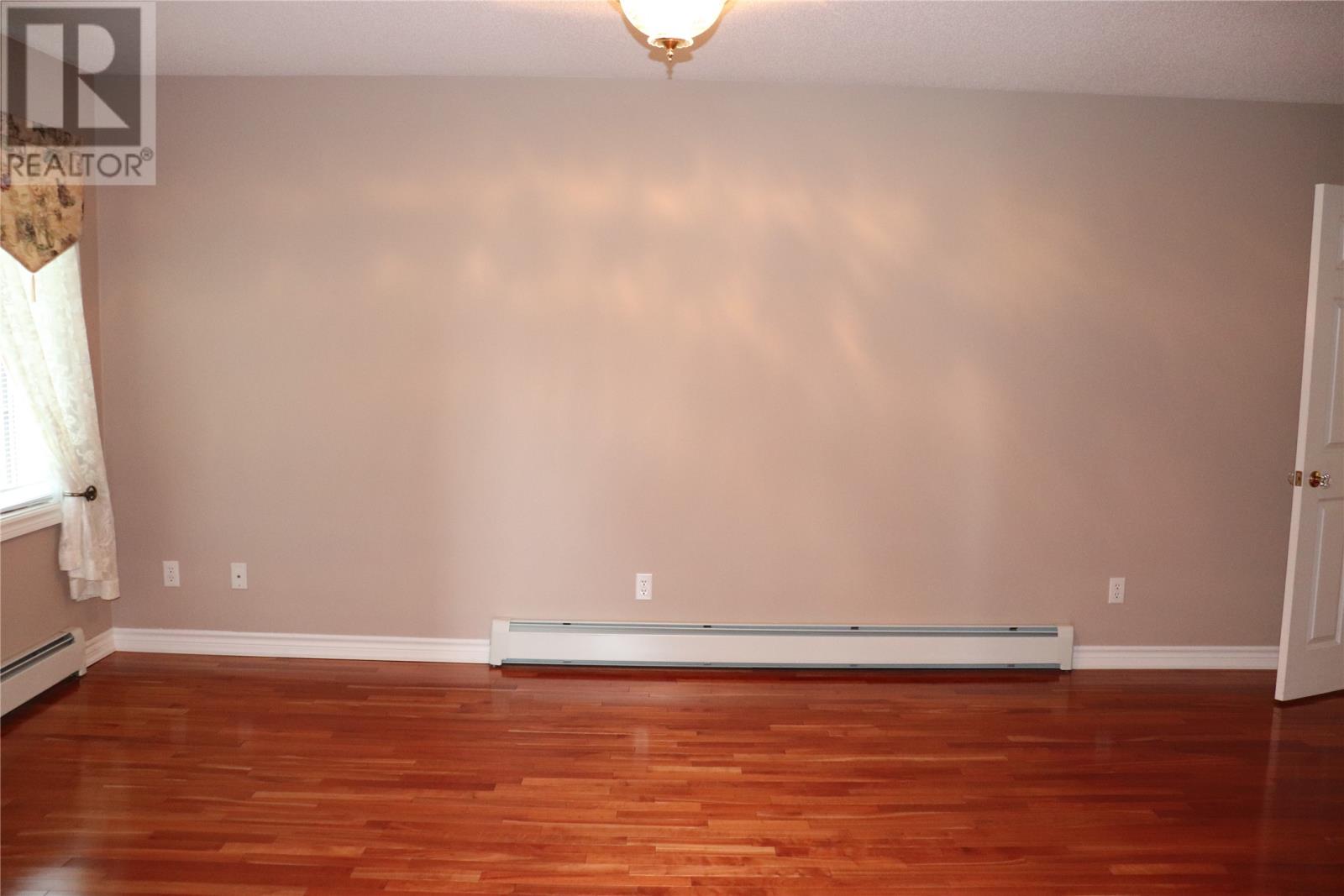 33 Colonial Avenue Property Photo 20