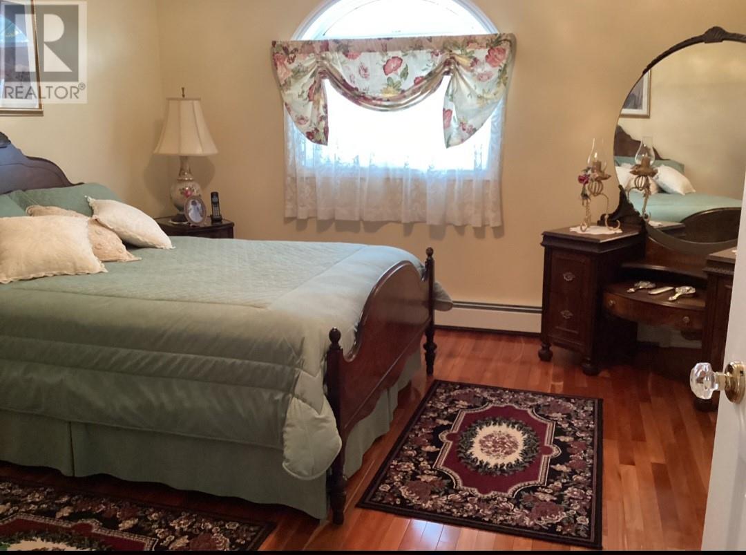 33 Colonial Avenue Property Photo 24