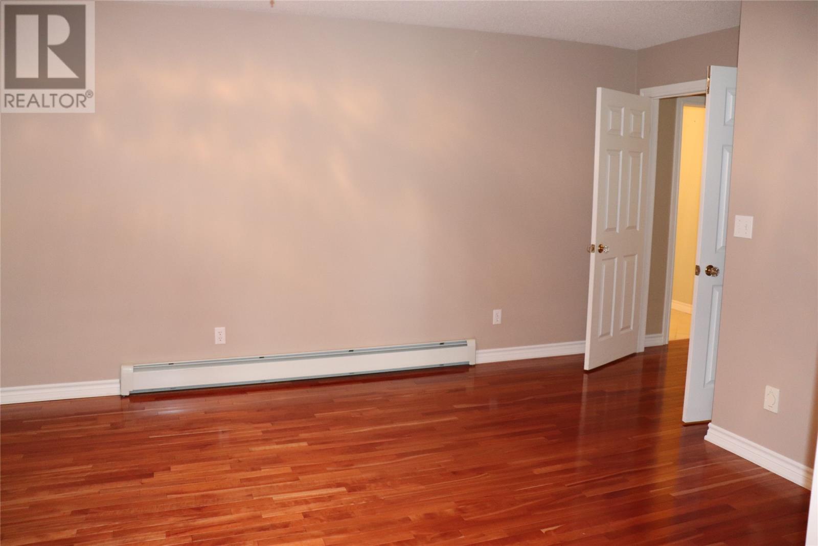 33 Colonial Avenue Property Photo 24