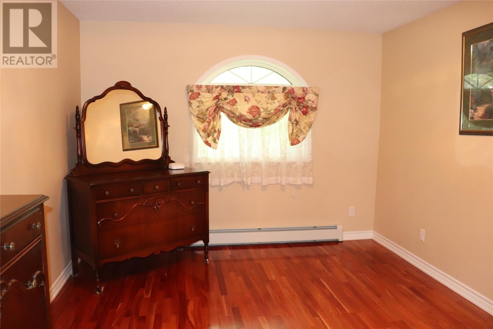 33 Colonial Avenue Property Photo 25