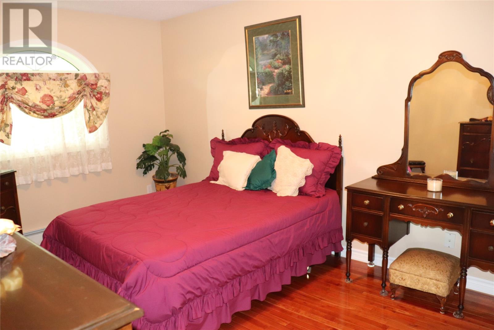 33 Colonial Avenue Property Photo 26