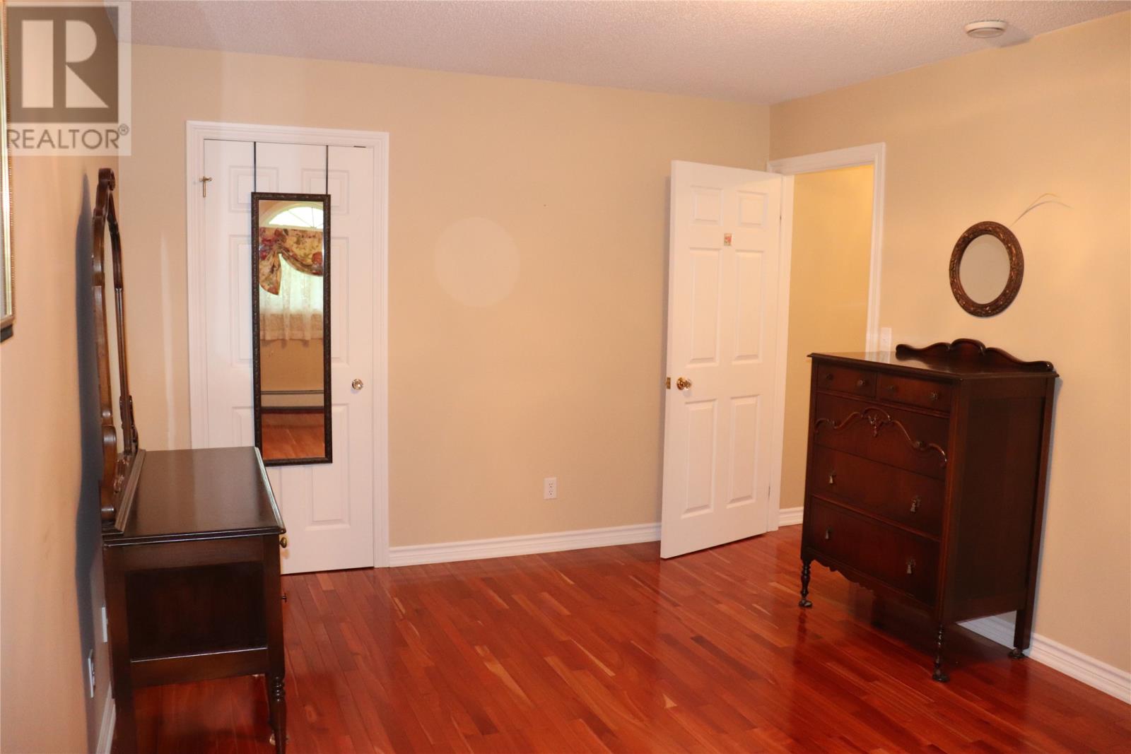 33 Colonial Avenue Property Photo 26