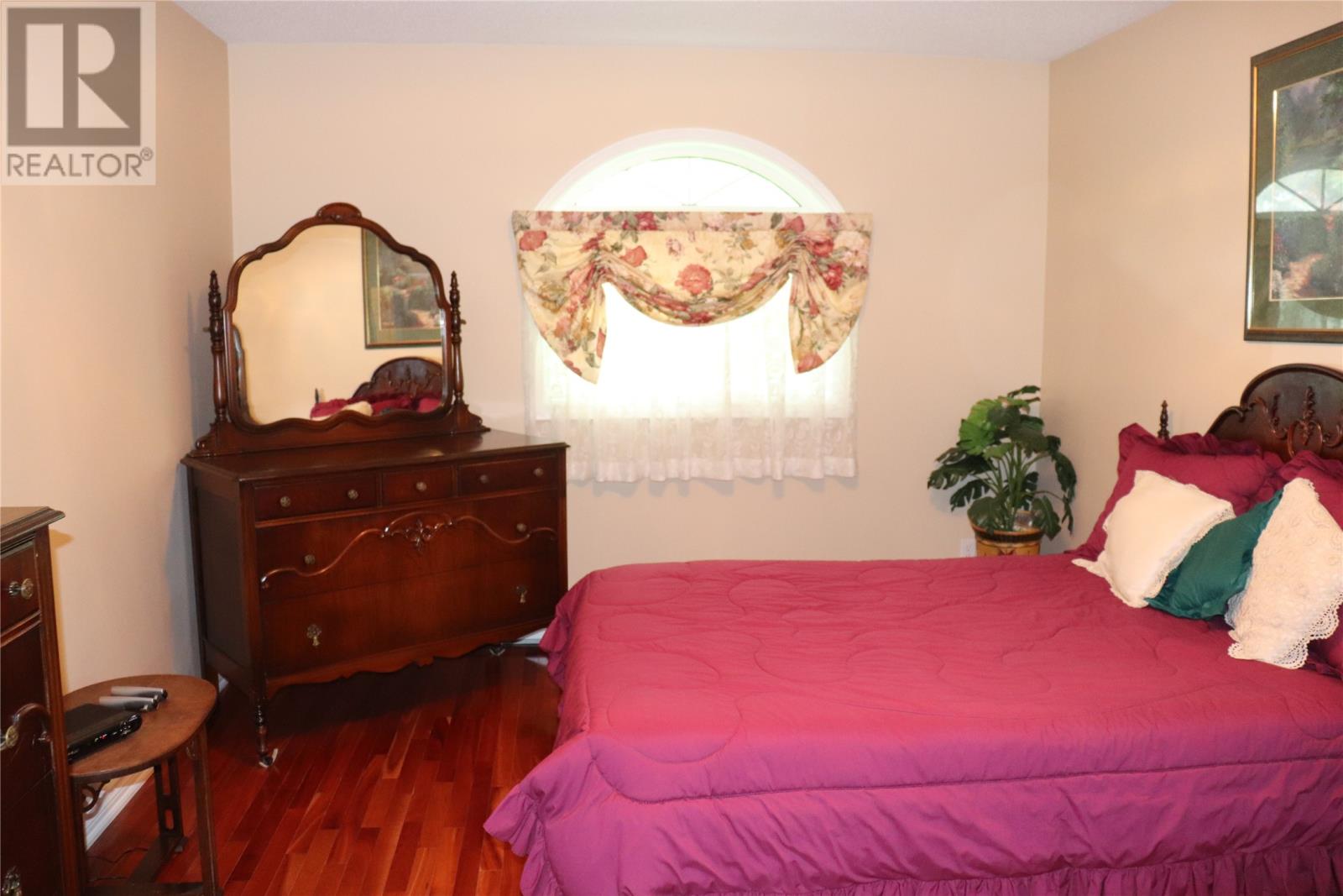33 Colonial Avenue Property Photo 27