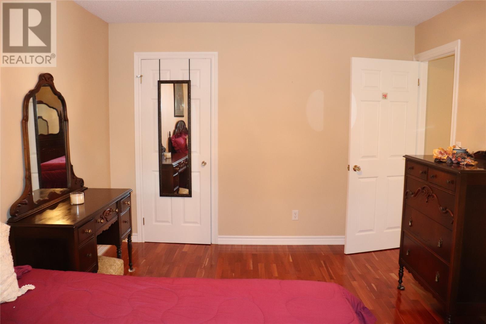 33 Colonial Avenue Property Photo 28