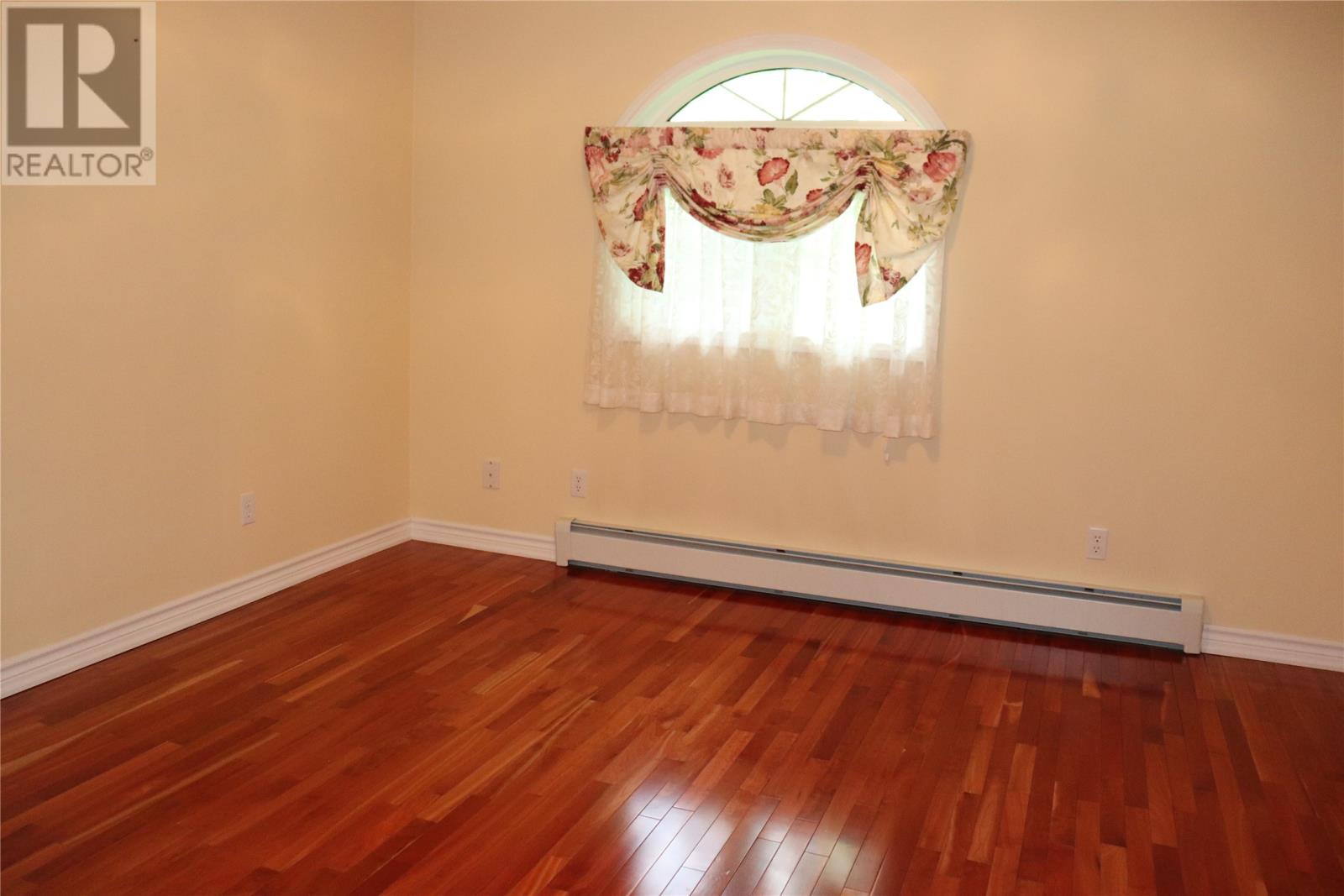 33 Colonial Avenue Property Photo 28