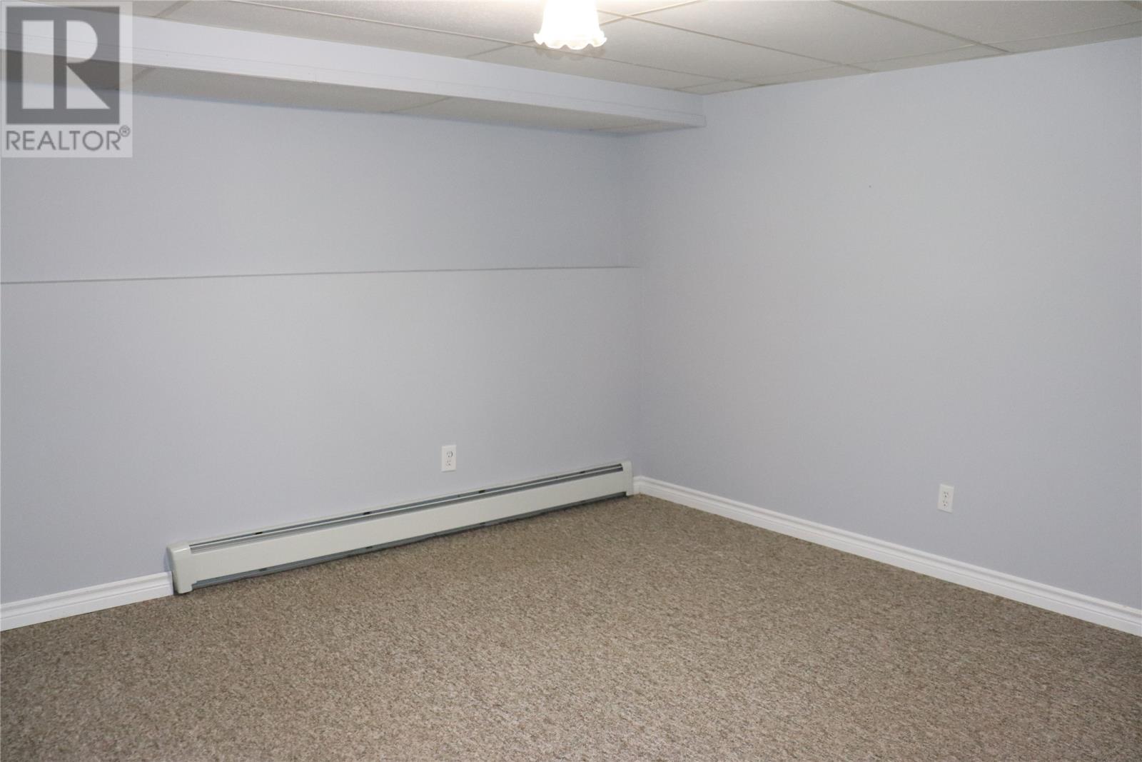 33 Colonial Avenue Property Photo 33