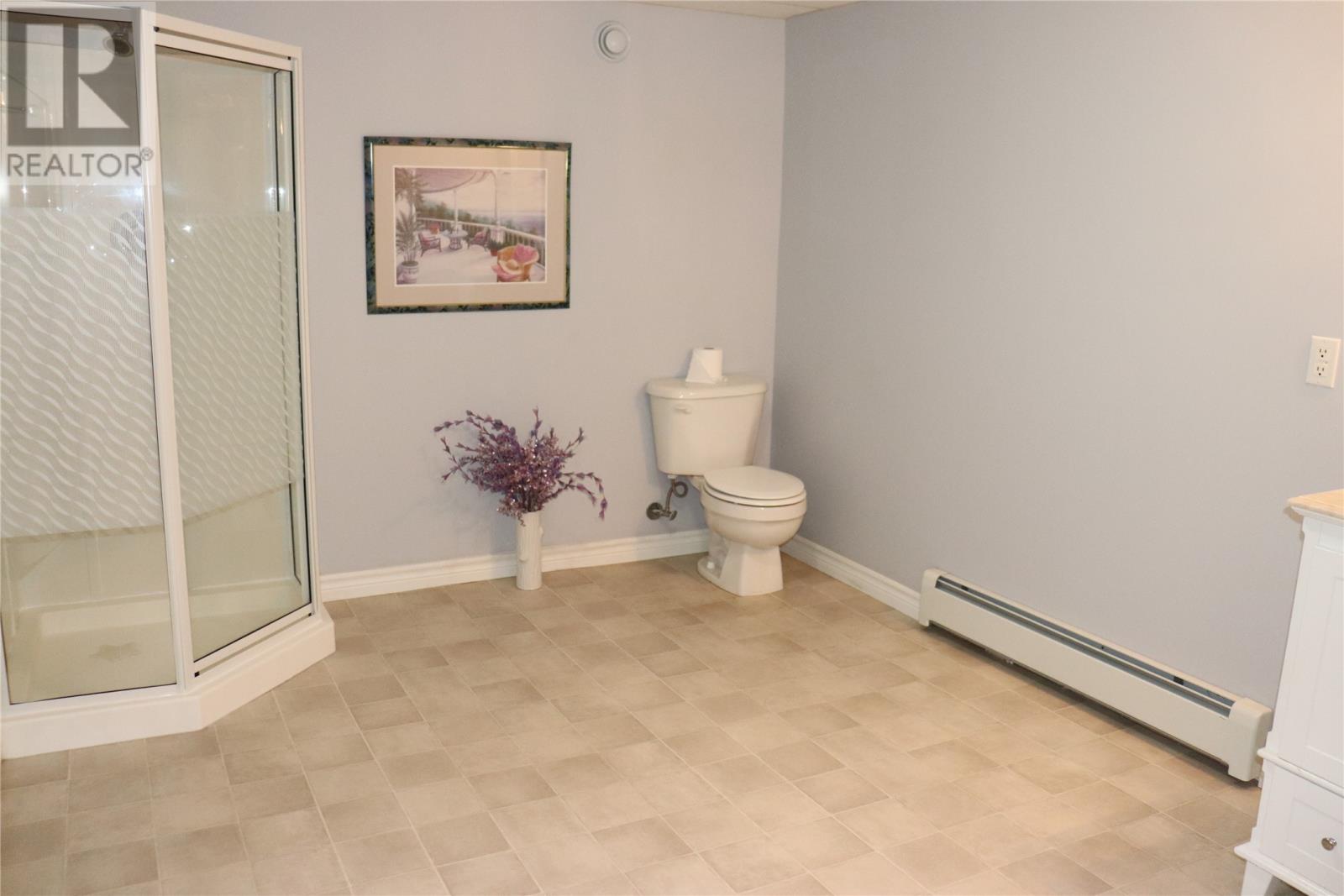 33 Colonial Avenue Property Photo 36