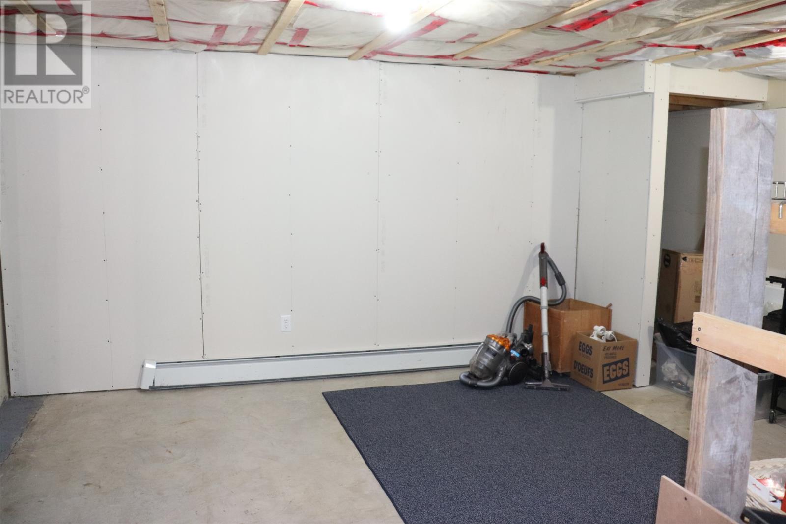 33 Colonial Avenue Property Photo 40
