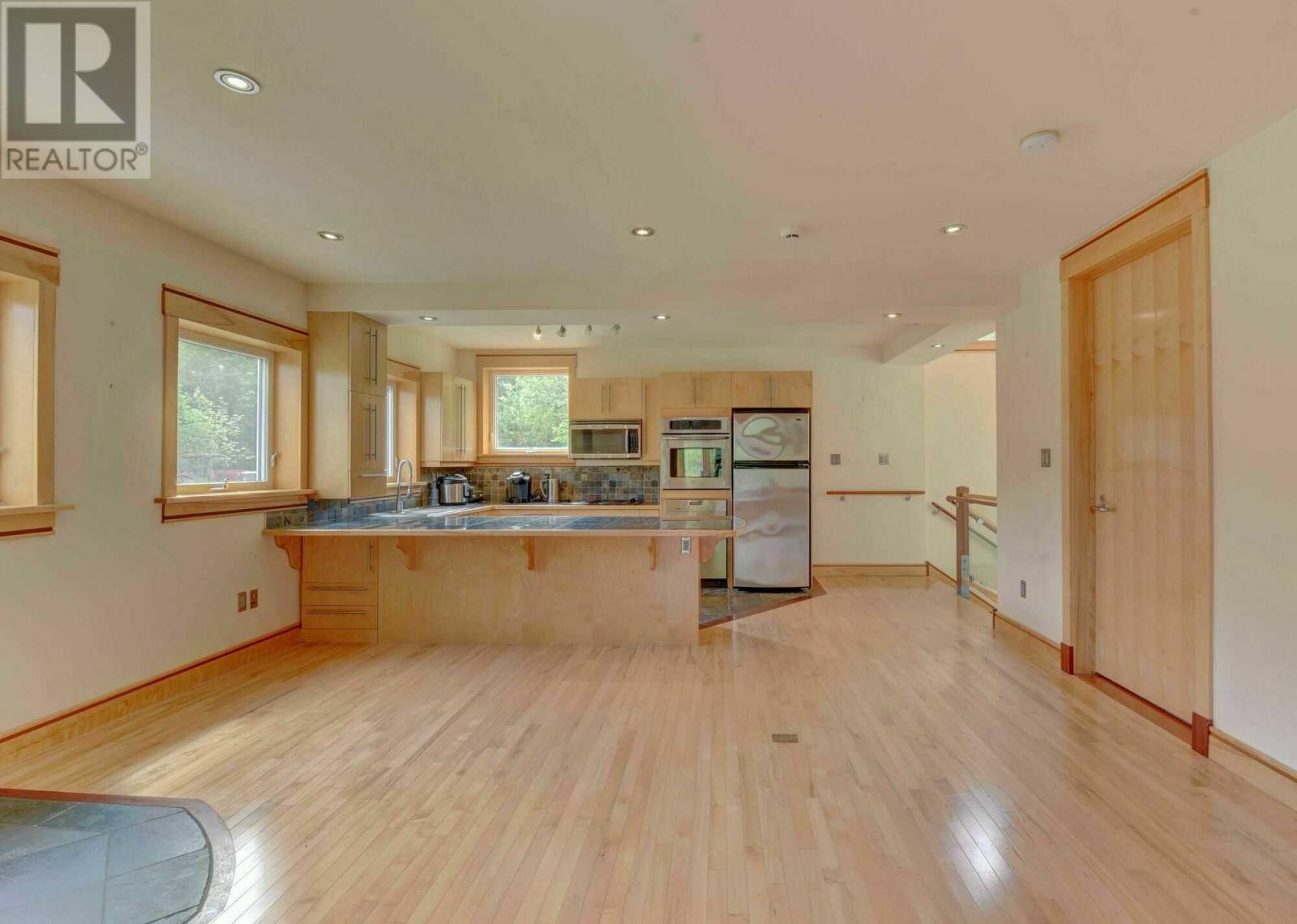 2247 Boom Siding Road Property Photo 4