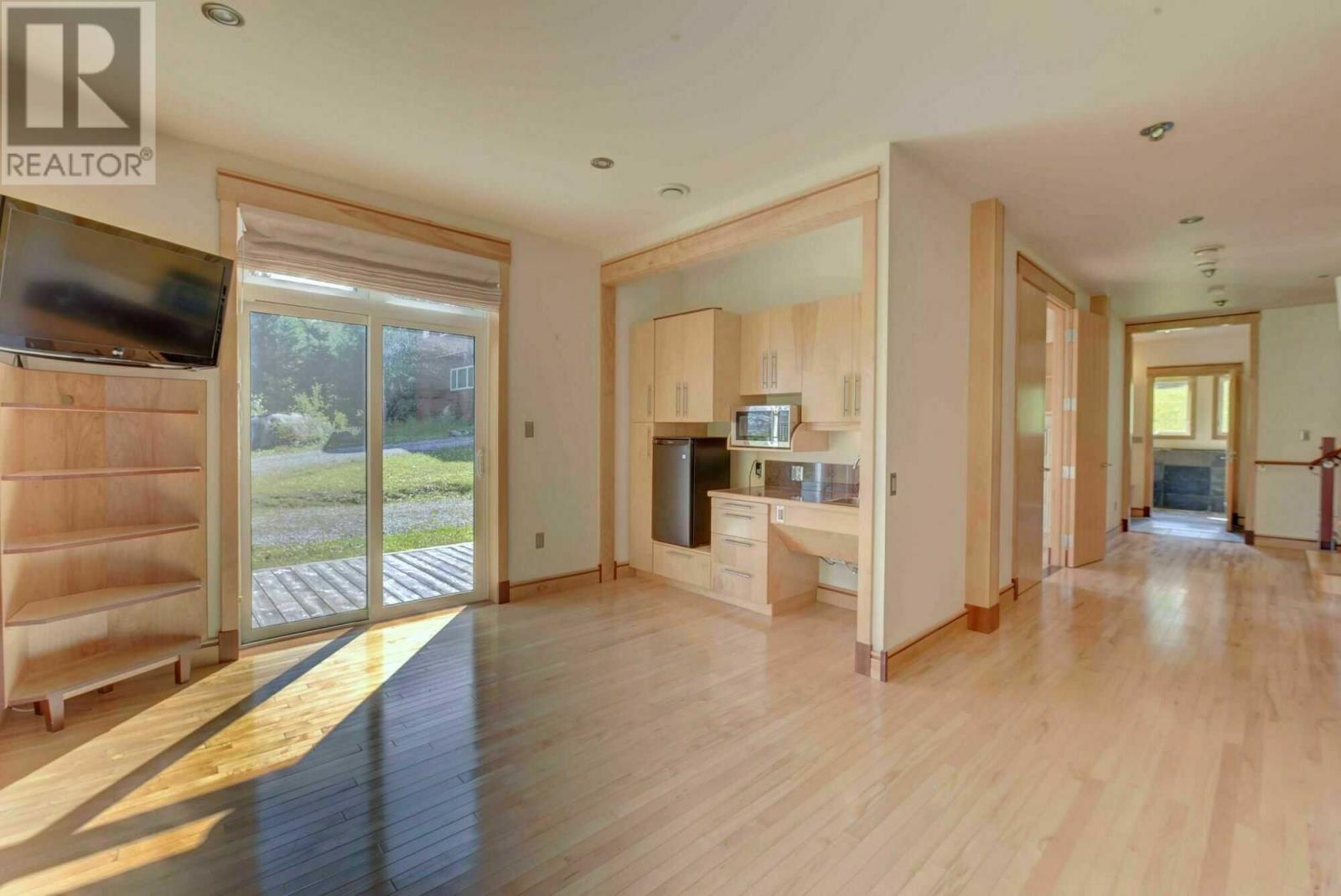 2247 Boom Siding Road Property Photo 10